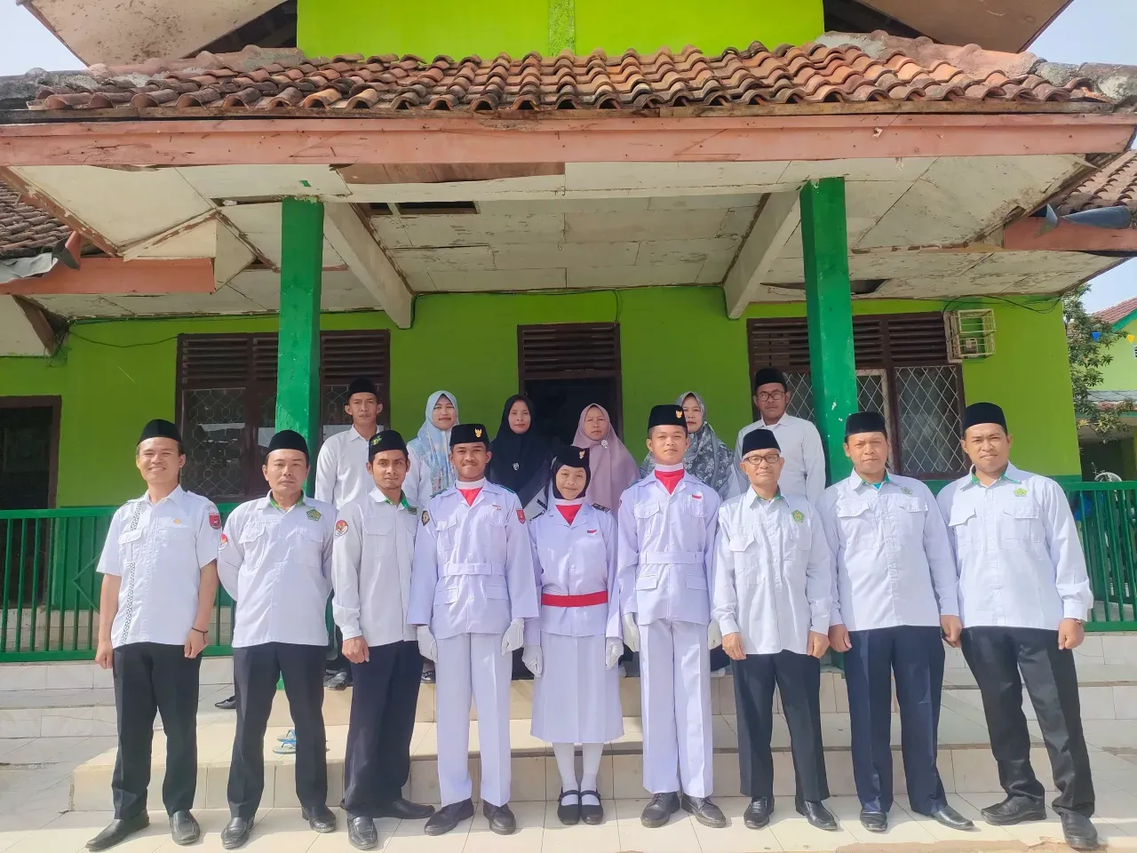 Daftar Tenaga Pendidik dan Kependidikan